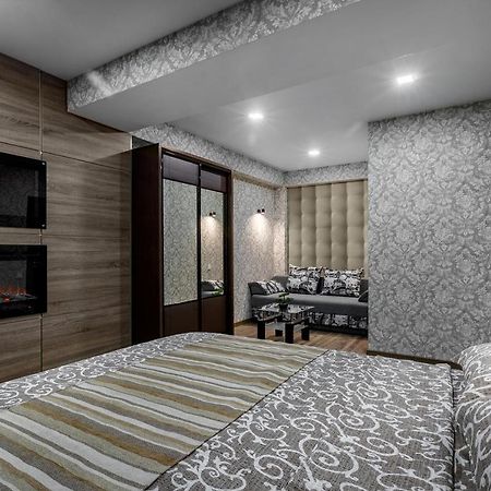 Apartment In The Center! Panoramic Windows! Fireplace! คีชีเนา ภายนอก รูปภาพ