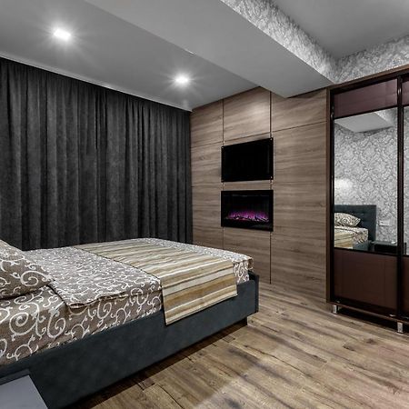 Apartment In The Center! Panoramic Windows! Fireplace! คีชีเนา ภายนอก รูปภาพ