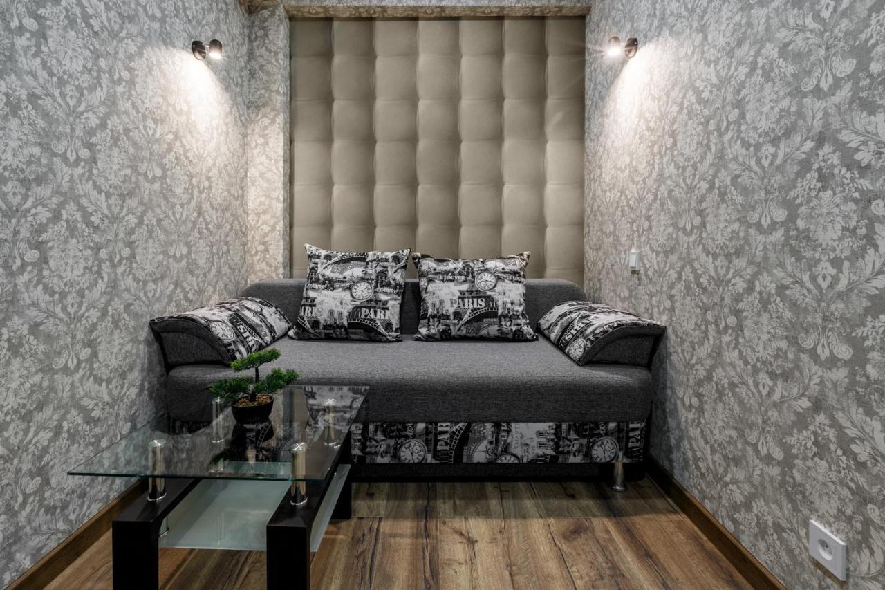 Apartment In The Center! Panoramic Windows! Fireplace! คีชีเนา ภายนอก รูปภาพ