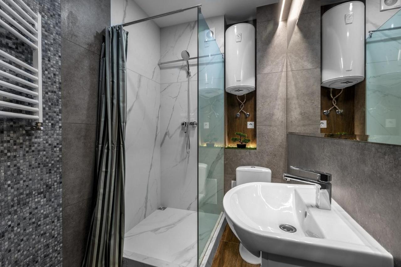 Apartment In The Center! Panoramic Windows! Fireplace! คีชีเนา ภายนอก รูปภาพ