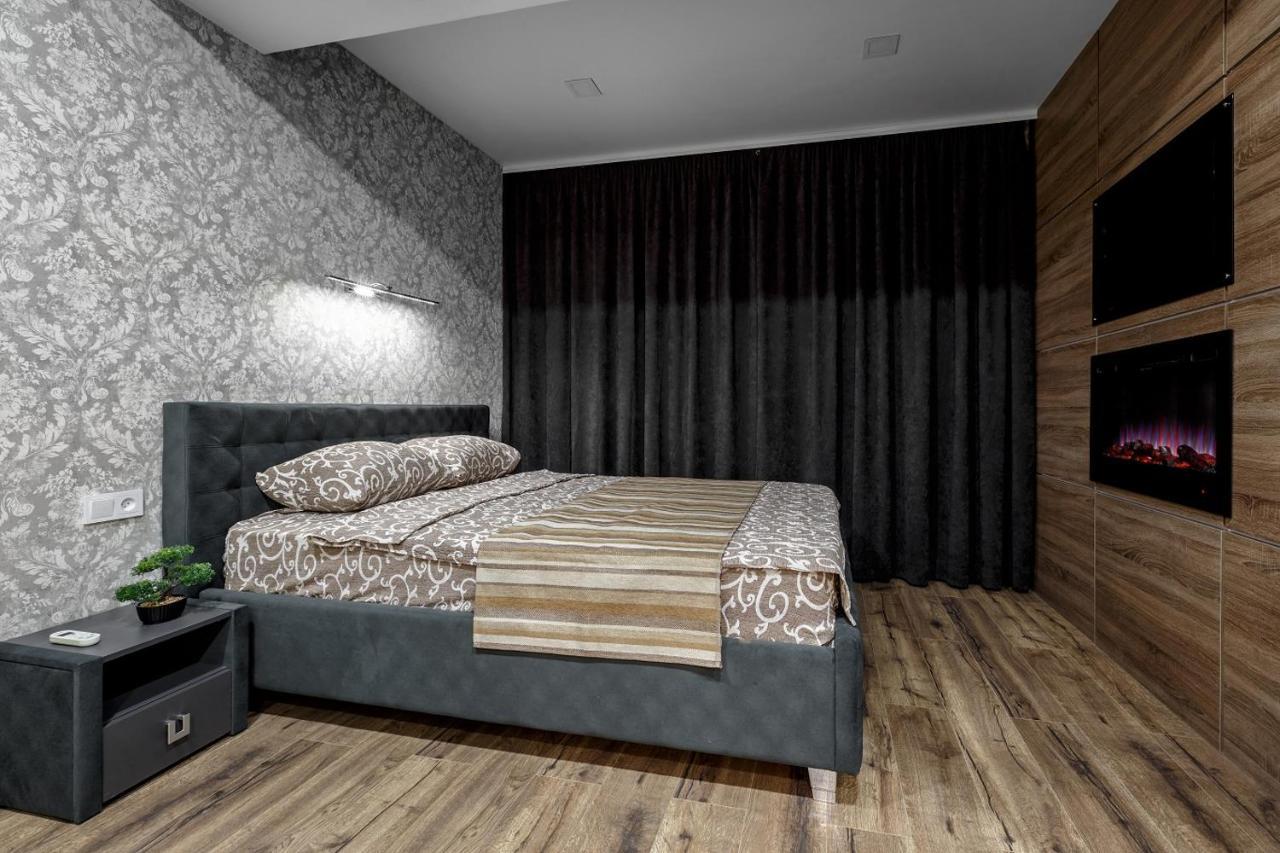 Apartment In The Center! Panoramic Windows! Fireplace! คีชีเนา ภายนอก รูปภาพ