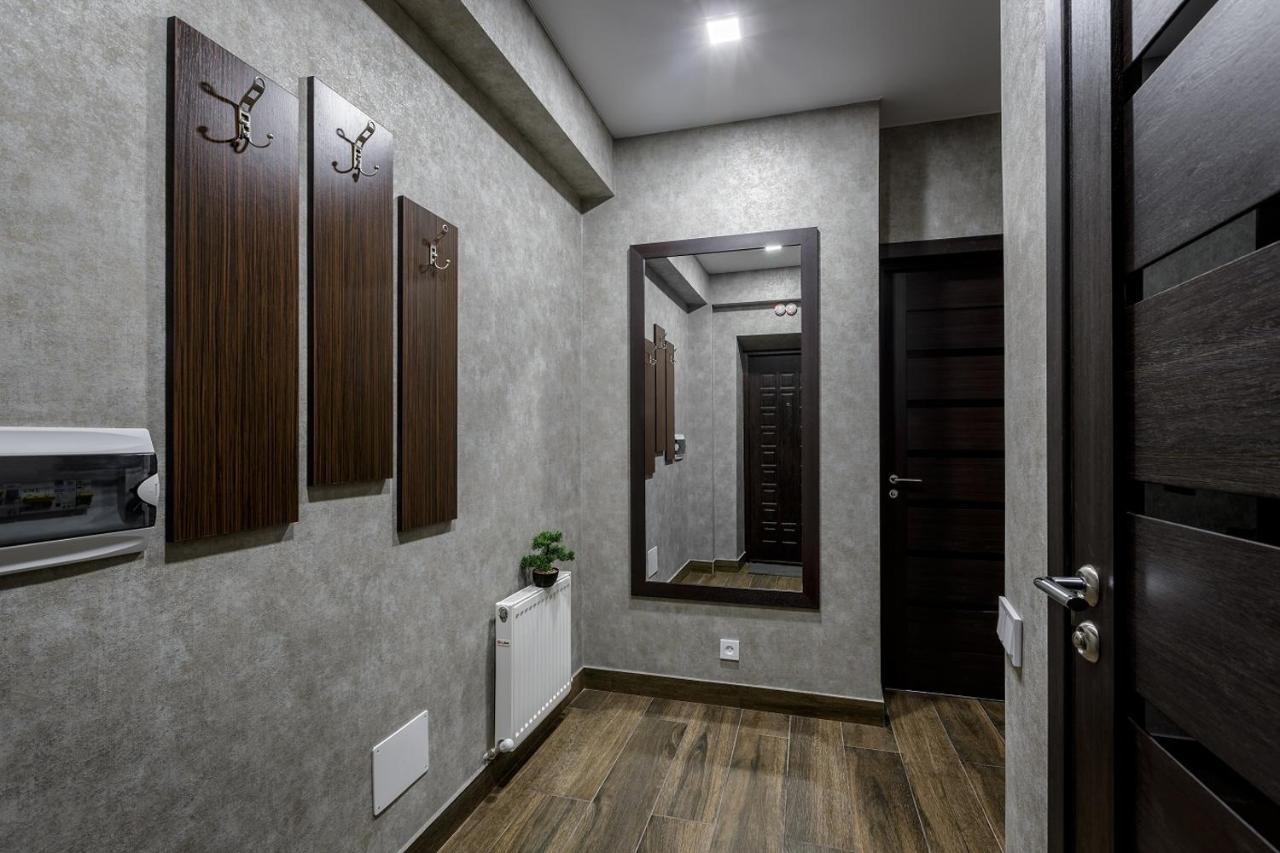 Apartment In The Center! Panoramic Windows! Fireplace! คีชีเนา ภายนอก รูปภาพ